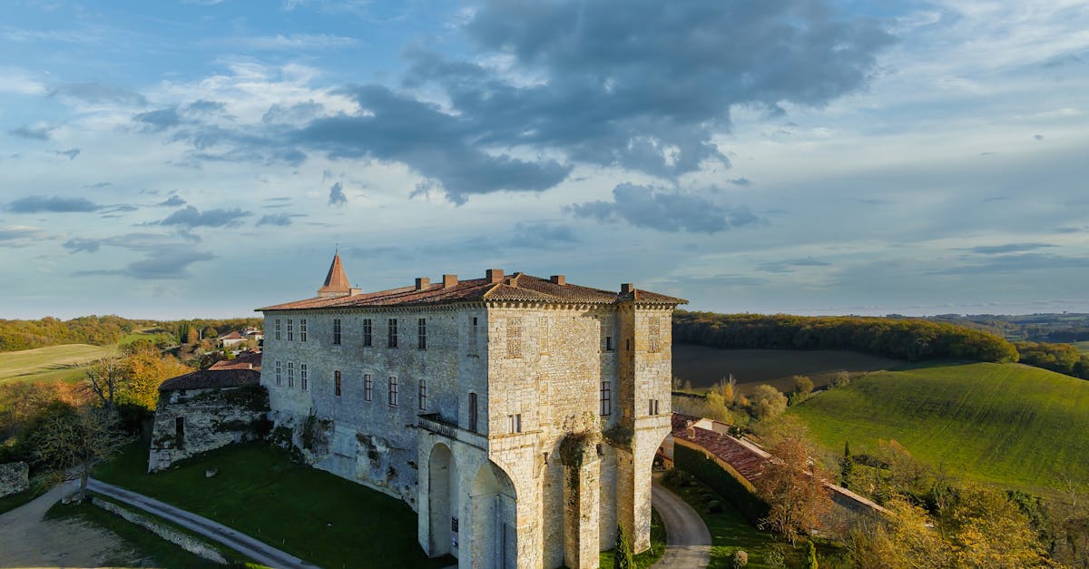 découvrez le haut bacalan castle, un lieu historique alliant charme médiéval et architecture raffinée, idéal pour des visites culturelles uniques.