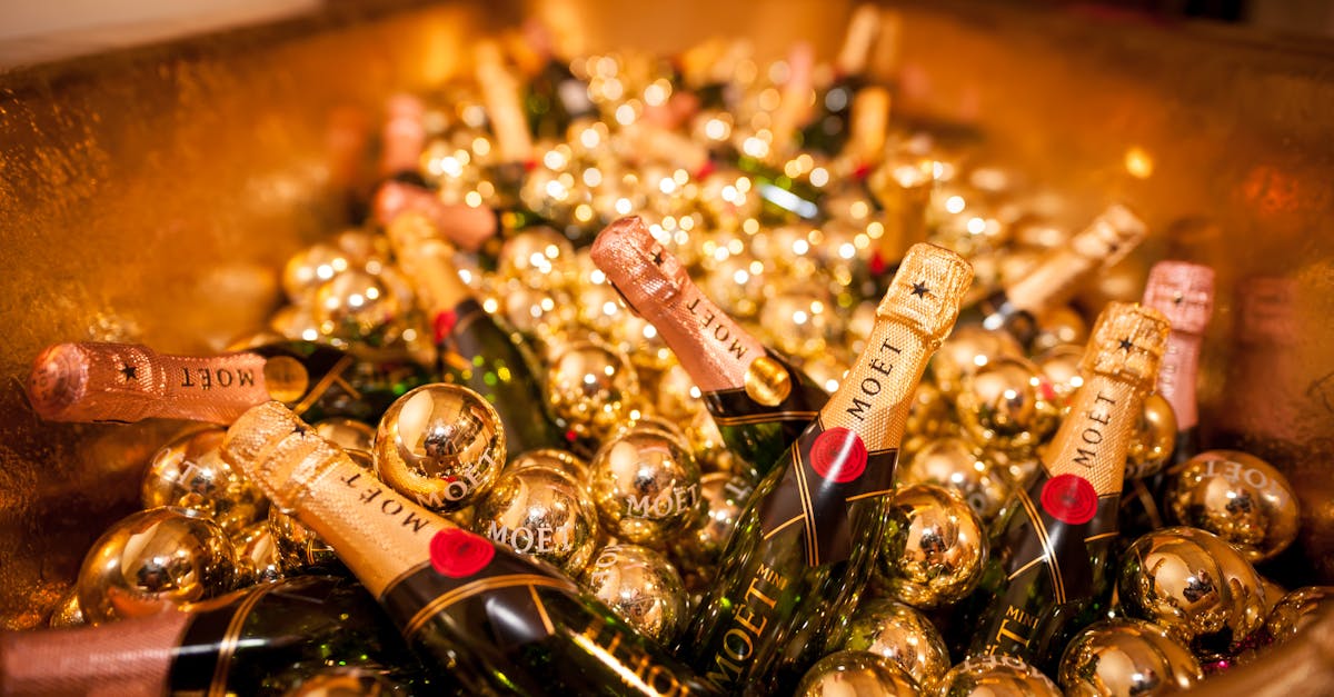découvrez le jeroboam, une grande bouteille de vin ou de champagne idéale pour les grandes occasions et les célébrations spéciales.