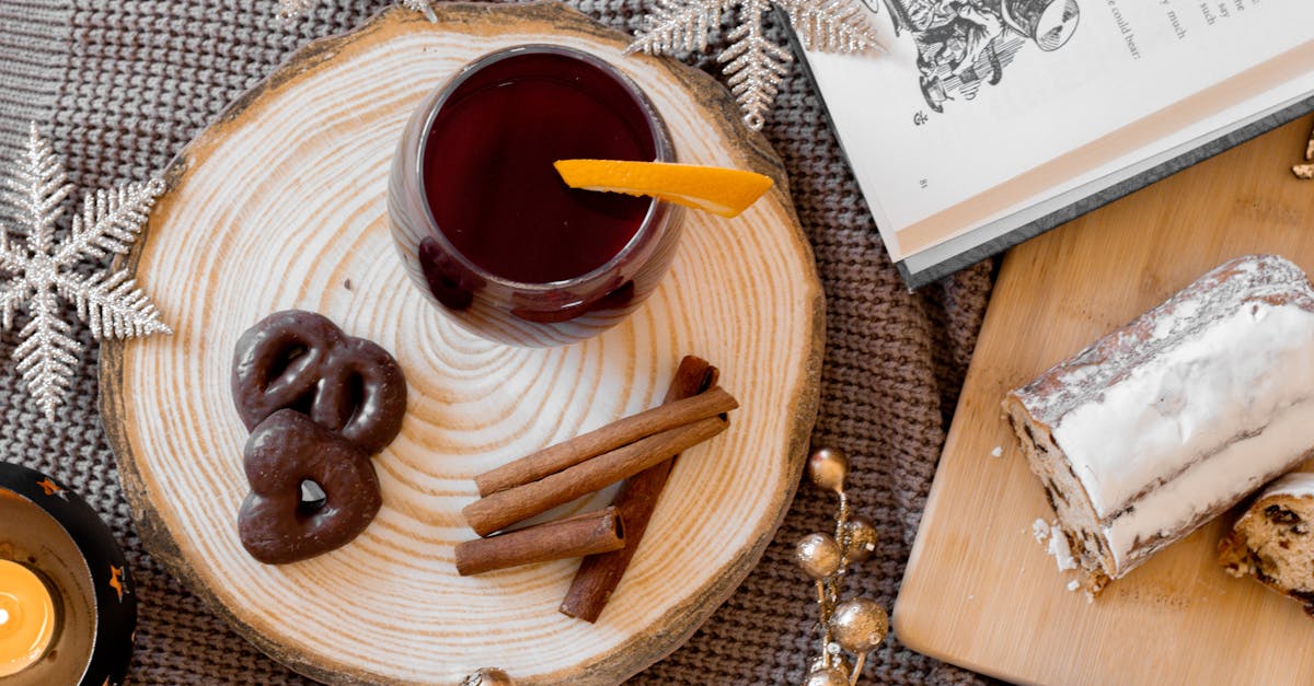 découvrez notre recette facile et savoureuse de vin chaud, idéale pour réchauffer vos soirées d'hiver avec des épices délicates et des arômes chaleureux.