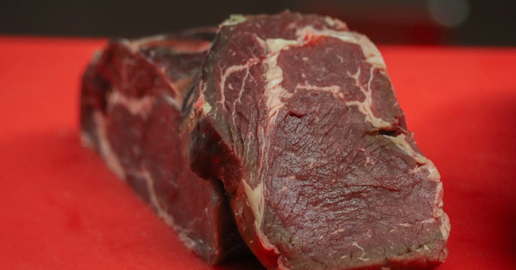 découvrez tout sur le terme « raw » : définitions, utilisations et contexte dans différents domaines, du culinaire à la technologie.