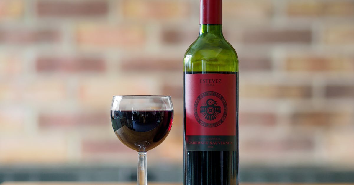 découvrez notre sélection de vins rouges raffinés, parfaits pour accompagner vos repas et célébrations avec élégance.