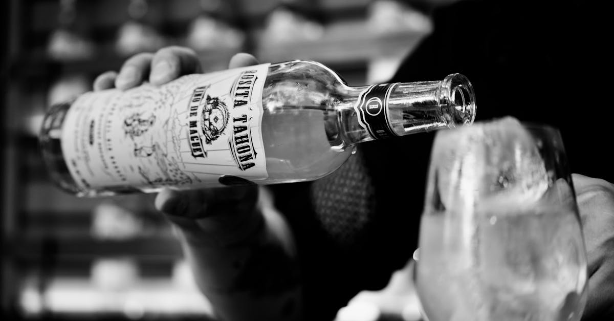 découvrez notre sélection exceptionnelle de spirits : whiskys, rhums, vodkas et bien plus pour tous les amateurs d'alcools raffinés.