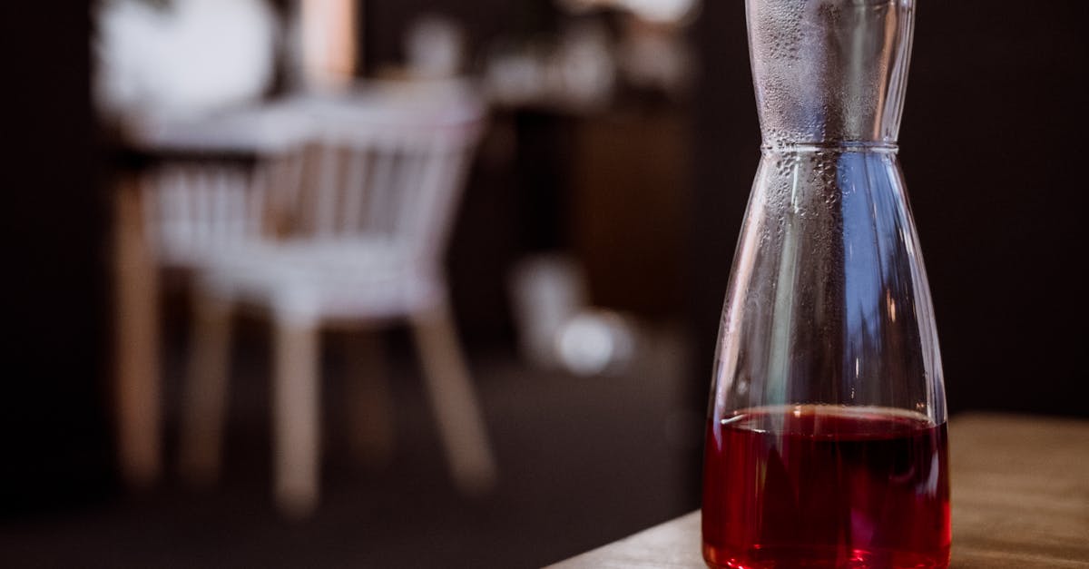 découvrez notre carafe à vin élégante pour aérer et sublimer vos meilleurs crus. parfaite pour un service optimal et une dégustation raffinée.