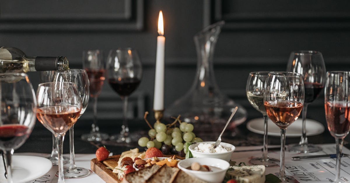 découvrez notre carafe à vin élégante, conçue pour aérer et sublimer la saveur de vos vins préférés.