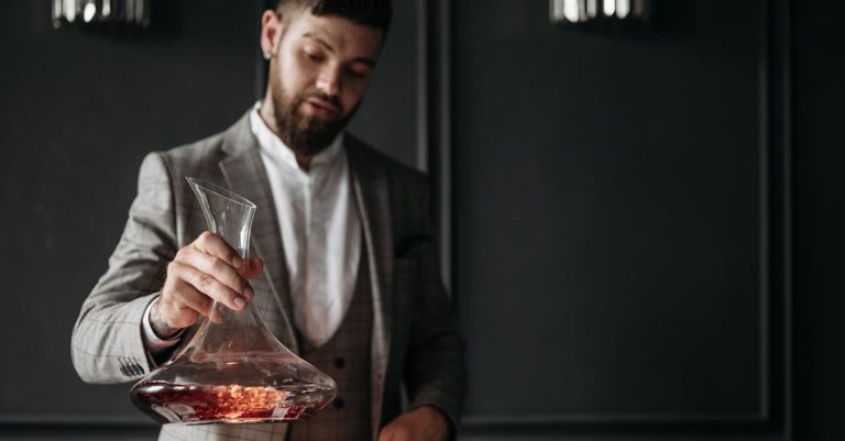 découvrez notre carafe à vin élégante, conçue pour aérer et sublimer vos vins rouges et blancs, assurant une dégustation optimale à chaque occasion.