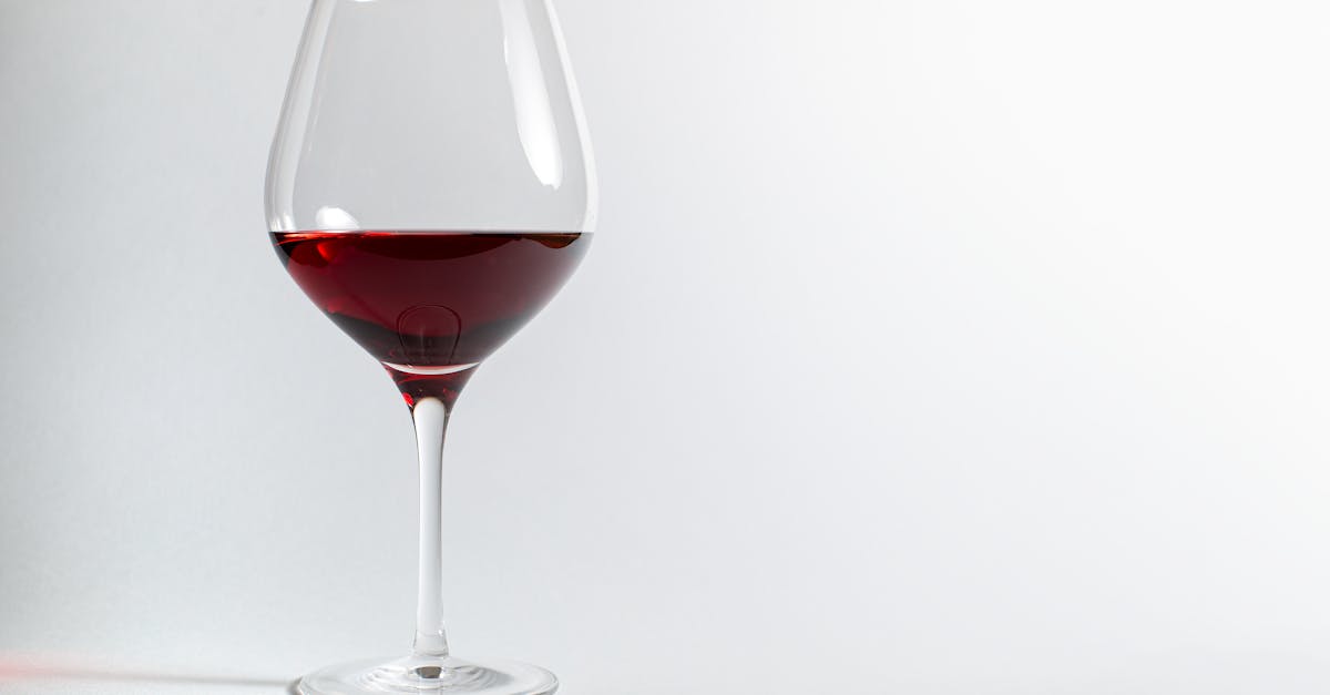 découvrez notre sélection de vins rouges de bourgogne, riches en saveurs et en arômes, parfaits pour accompagner vos repas et vos moments conviviaux.