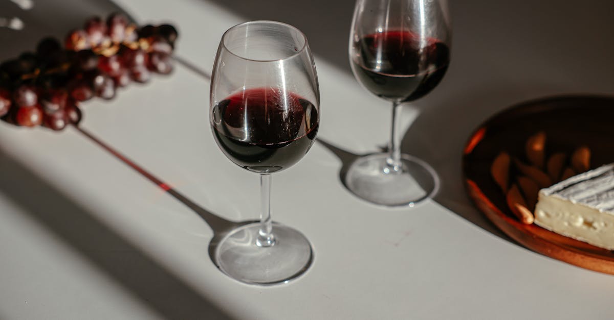 découvrez notre vin rouge intense, riche en arômes et en saveurs, idéal pour accompagner vos repas et moments de convivialité.