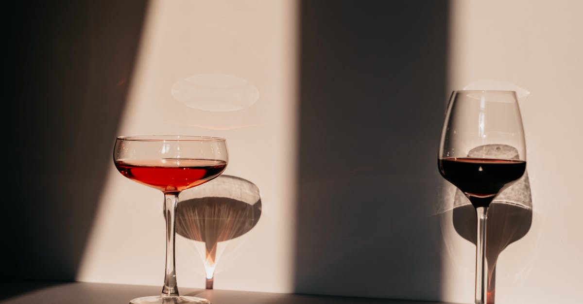 découvrez notre sélection de vins rouges légers, parfaits pour accompagner vos repas et moments de convivialité avec finesse et fraîcheur.
