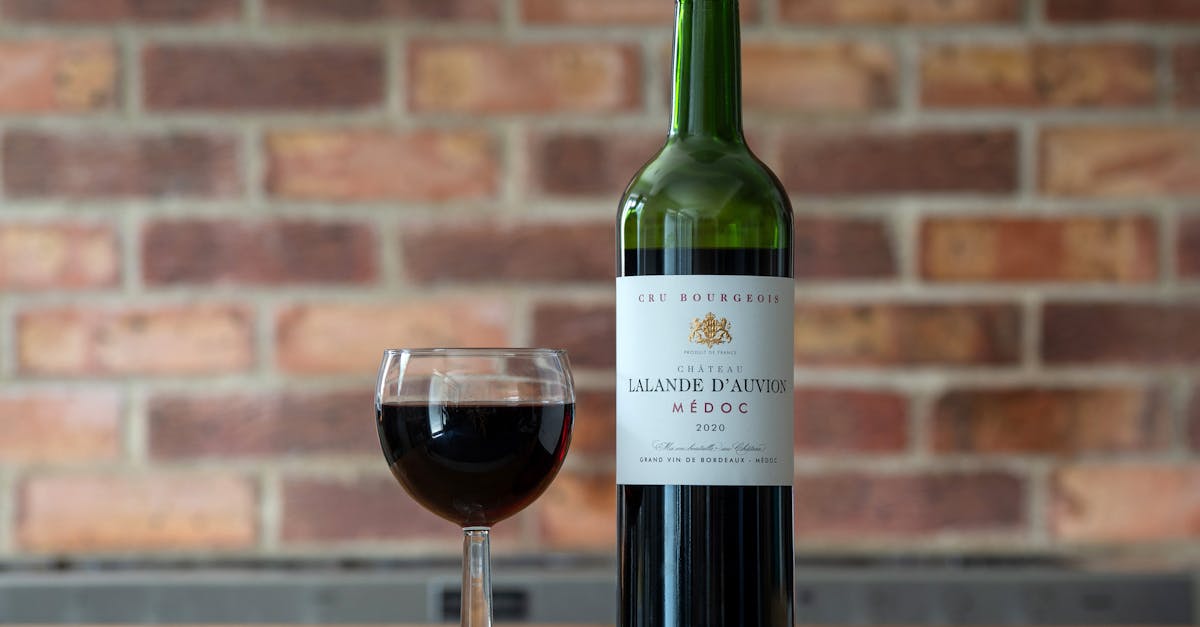 découvrez les vins du minervois, une région viticole réputée du sud de la france offrant des saveurs riches et authentiques, parfaits pour accompagner vos repas.