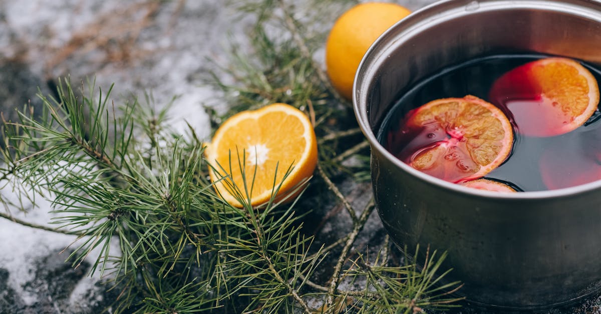 découvrez la recette traditionnelle du vin chaud épicé, une boisson réconfortante idéale pour les soirées d'hiver.