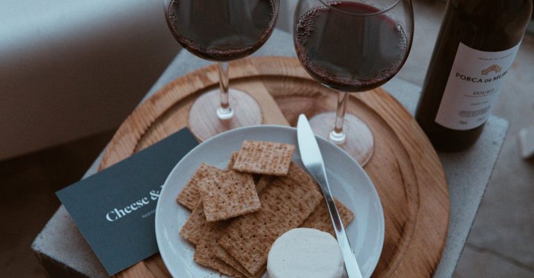 découvrez les meilleurs accords mets et vins rouges pour sublimer vos repas. conseils et astuces pour choisir le vin rouge parfait avec chaque plat.