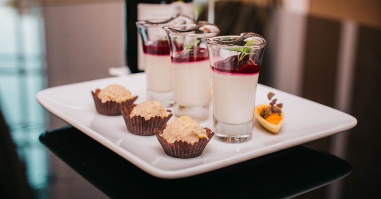 découvrez notre sélection de vins blancs doux, parfaits pour accompagner vos desserts et moments de détente. savourez des arômes fruités et une douceur équilibrée.
