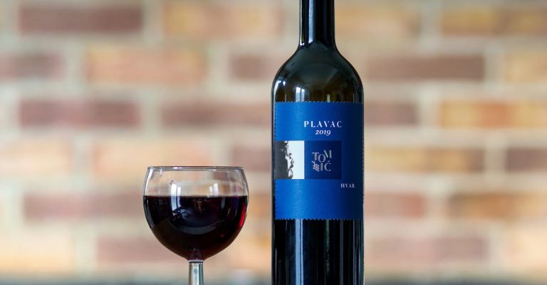 découvrez notre sélection de vins tanniques, riches en caractère et en arômes, parfaits pour les amateurs de saveurs intenses et complexes.