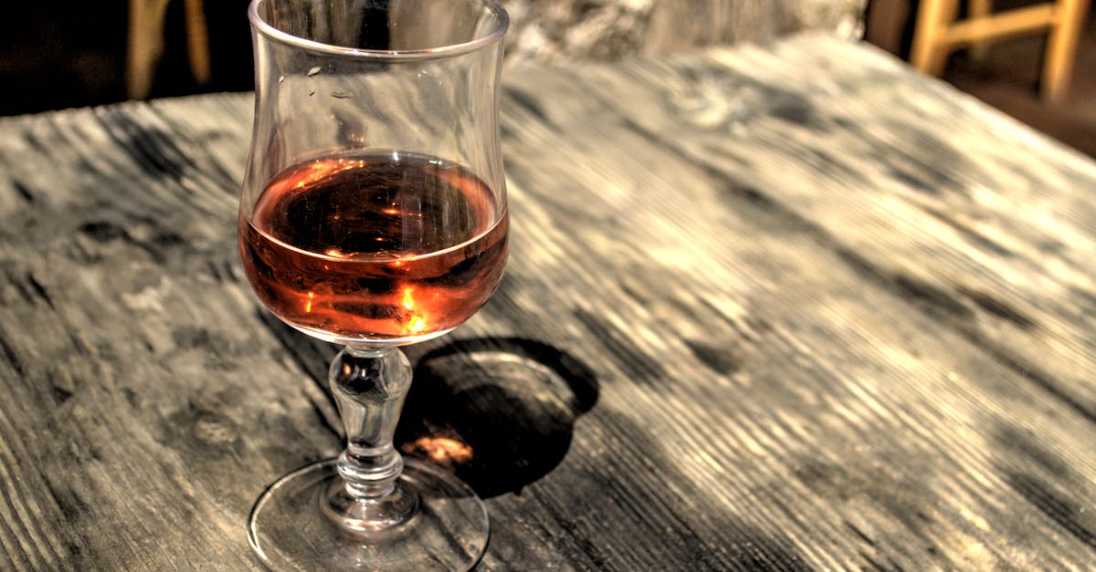 découvrez le rôle et l'importance des tanins dans le vin, le thé et les plantes, ainsi que leurs effets sur la saveur et la santé.