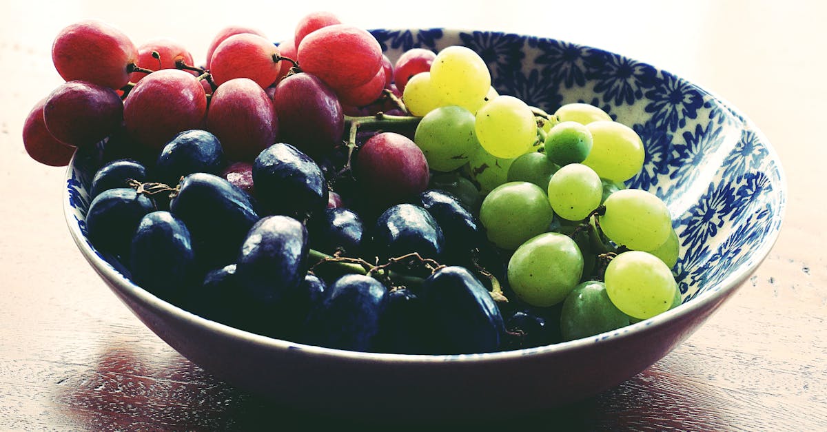découvrez les différentes variétés de raisins blancs, leurs caractéristiques, saveurs uniques et utilisations en viticulture.