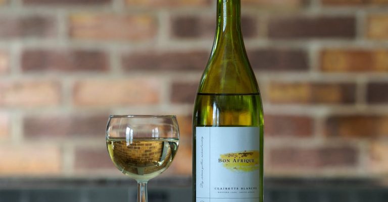découvrez les vins blancs de la vallée du rhône, réputés pour leurs arômes fruités et leur fraîcheur unique, parfaits pour accompagner vos repas.