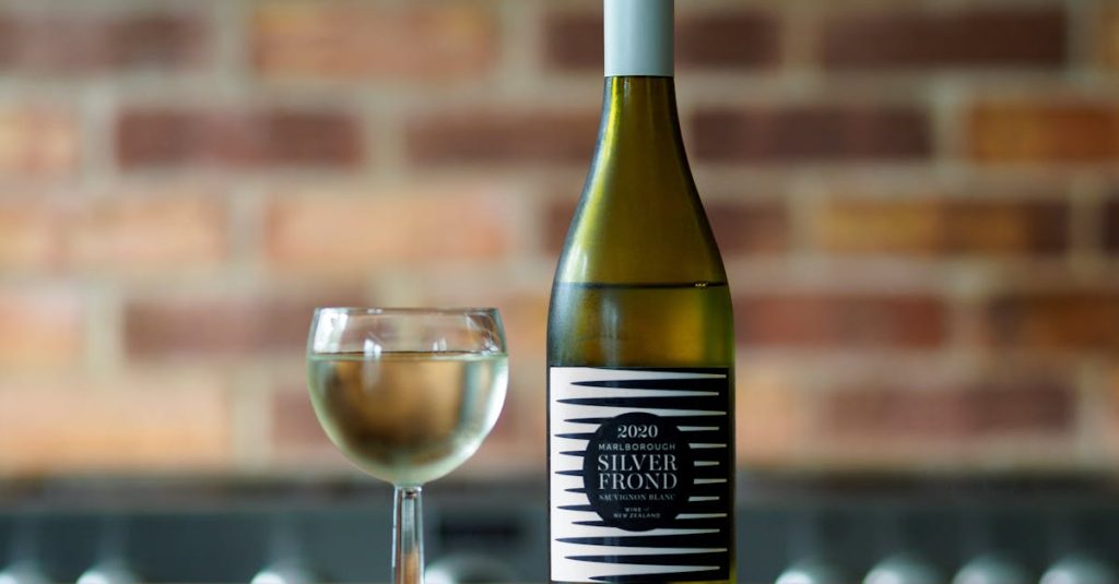 découvrez notre sélection de vins blancs raffinés, parfaits pour accompagner vos repas et moments de convivialité.
