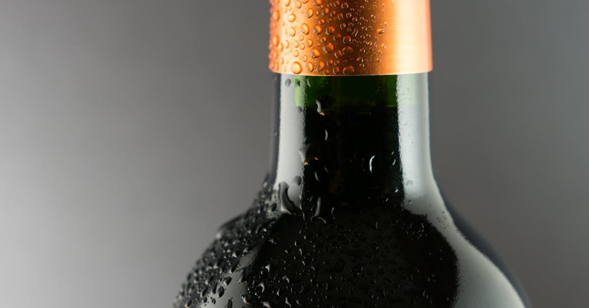 découvrez notre large sélection d'étiquettes pour bouteilles de vin, alliant élégance et personnalisation pour sublimer vos crus.