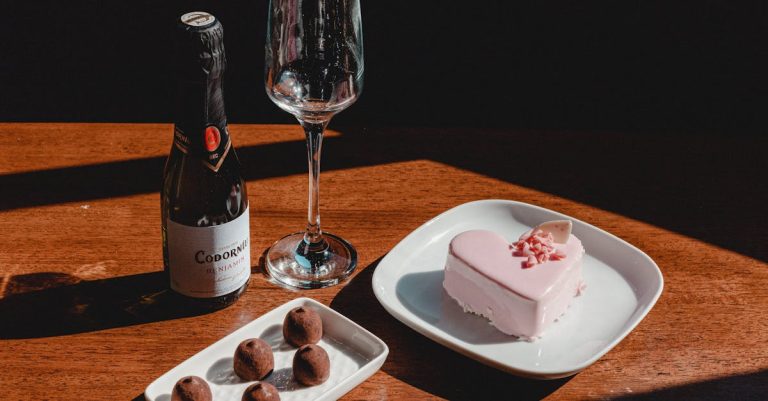 découvrez notre sélection de vins doux, parfaits pour accompagner vos desserts et moments gourmands avec finesse et douceur.