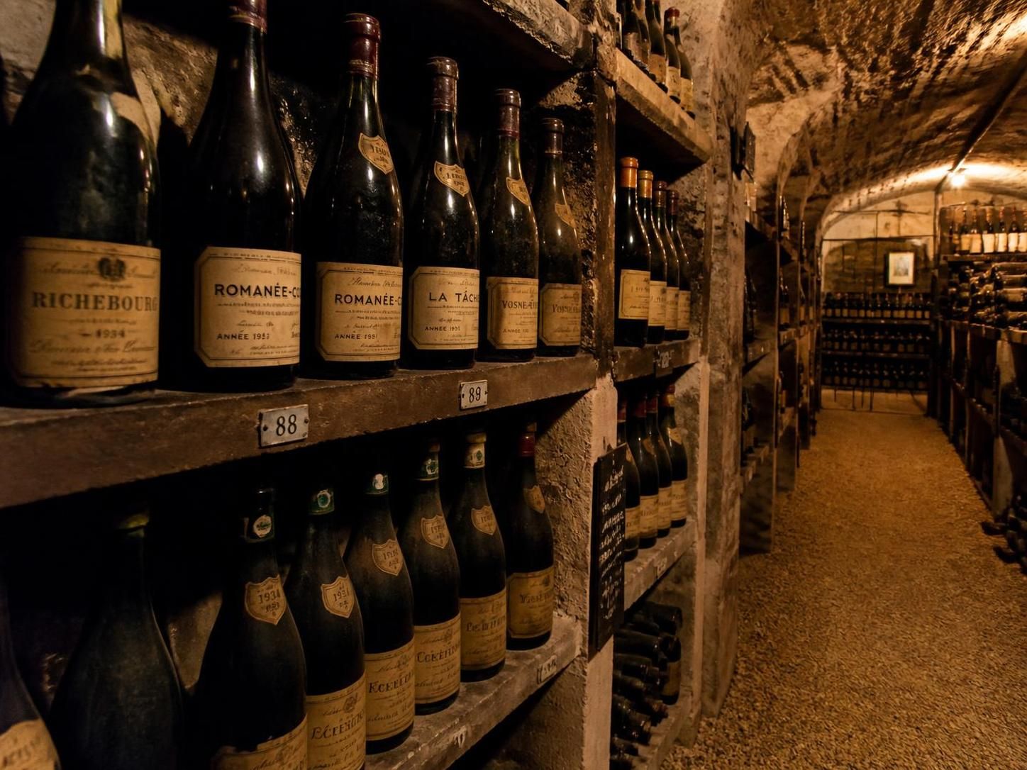 explorez les secrets des vins bourgogne grand cru et découvrez leurs caractéristiques uniques, leur terroir exceptionnel et les meilleurs conseils pour les apprécier pleinement.