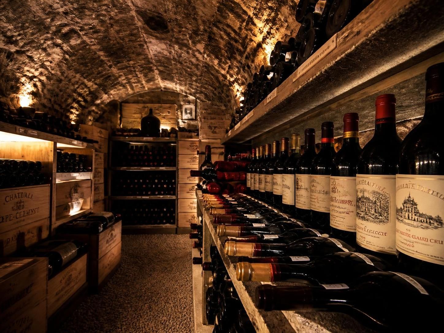 explorez les secrets des vins de bordeaux et apprenez à apprécier leurs saveurs uniques, leur histoire et leur terroir exceptionnel.
